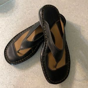 Like new Pair of Born Size 7 Black Leather Sandal